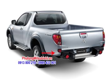 Đèn phản quang xe mitsubishi Triton
