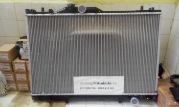 Két nước xe Mitsubishi Zinger