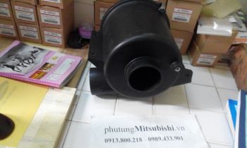 Hộp đựng bầu gió xe tải Mitsubishi Canter