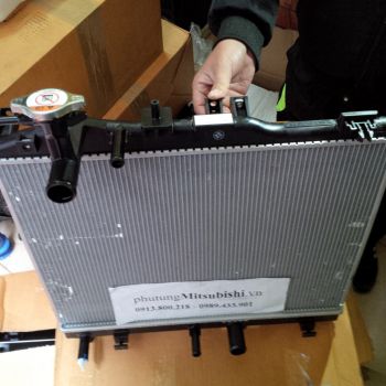 Két nước xe Mitsubishi Mirage