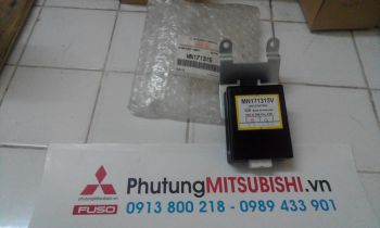 Hộp điều khiển chế độ gài cầu xe Mitsubishi Triton