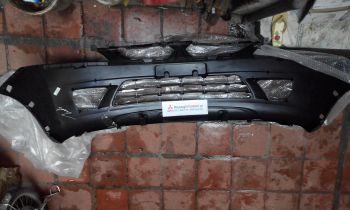 Ba đờ sốc trước xe Mitsubishi Zinger