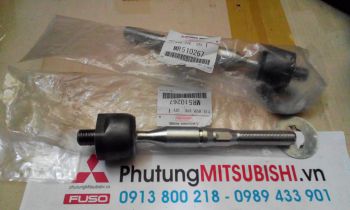 Rô Tuyn lái trong xe Mitsubishi Pajero 