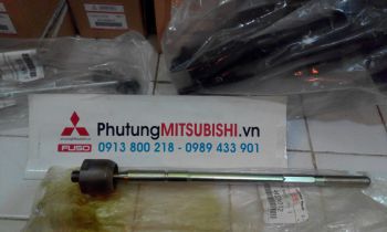 Rô Tuyn lái trong xe Mitsubishi Lancer