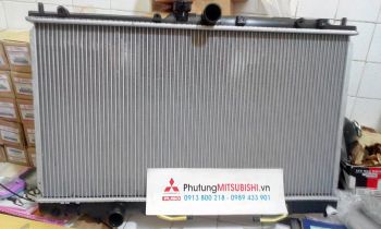 Két nước xe Mitsubishi Lancer Gala