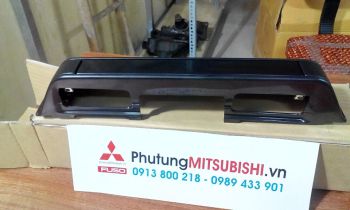 Ốp đèn soi biển số xe Mitsubishi Pajero