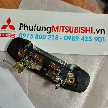 Tay mở cửa xe Mitsubishi Pajero