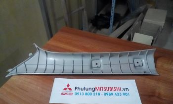 Ốp trụ lái xe Mitsubishi Triton 