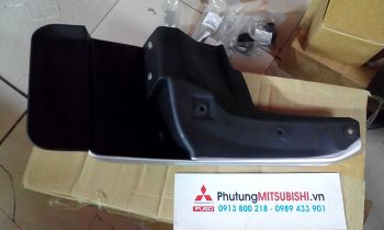 Chắn bùn bánh xe Mitsubishi Pajero