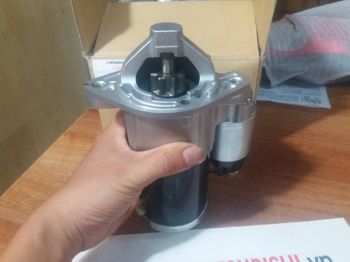 Củ đề xe Mitsubishi Grandis