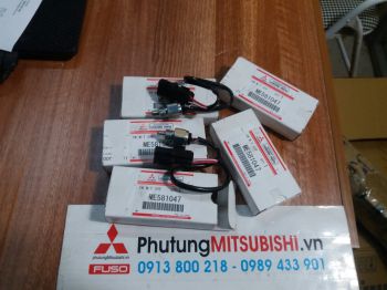 Công tắc báo lùi xe Mitsubishi Pajero