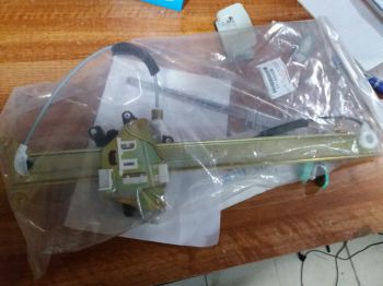 Cụm mô tơ và compa lên xuống kính trước xe Mitsubishi Pajero