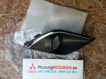 Ốp đèn gầm xe Mitsubishi Outlander
