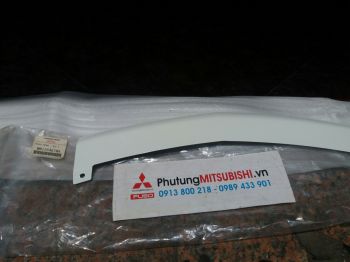 Ốp cản trước, ốp đầu ba đờ sốc trước xe Mitsubishi Lancer gala