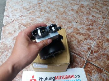 Mô tơ quạt két nước gắn liền trở điều khiển quạt xe Mitsubishi Grandis