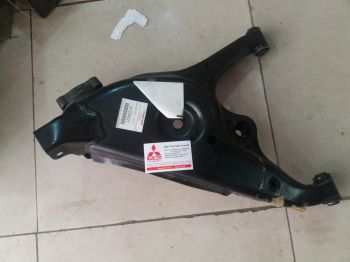 Càng A cầu sau xe Mitsubishi Grandis