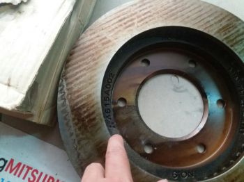 Đĩa phanh trước Mitsubishi Triton