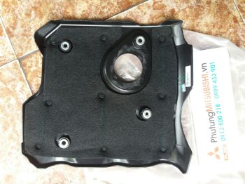 Nắp mặt máy xe Mitsubishi Triton