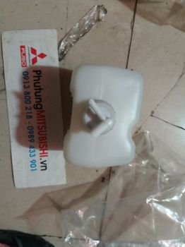 Bình nước phụ xe Mitsubishi Pajero