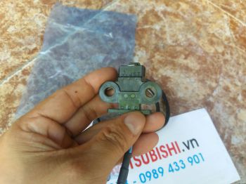 Cảm biến trục cam xe Mitsubishi Pajero