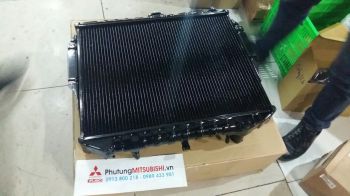 két nước xe Mitsubishi Pajero