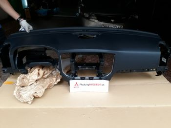 Táp lô xe Mitsubishi Pajero Ngân hàng