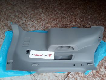 Táp py cửa xe Mitsubishi Pajero Sport