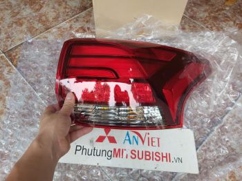 Đèn hậu xe Mitsubishi Outlander