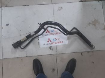 Cổ đổ xăng xe Mitsubishi Grandis