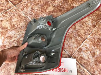 Đèn lái sau xe mitsubishi Triton 