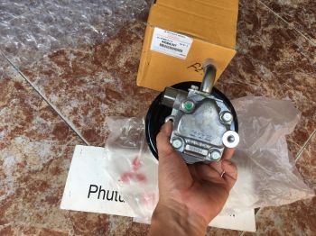 Bơm trợ lực lái xe mitsubishi Triton