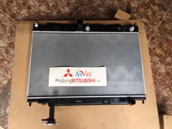 Két nước xe mitsubishi Xpander