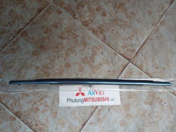 Nẹp chân kính xe mitsubishi Outlander sport