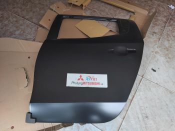 Cánh cửa mitsubishi Triton