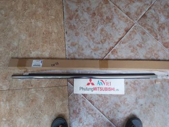 Nẹp chân kính xe mitsubishi Outlander