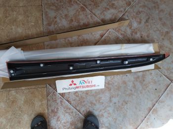Ốp cánh cửa xe mitsubishi Outlander