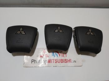 Túi khí vô lăng xe Mitsubishi Triton và Pajero sport
