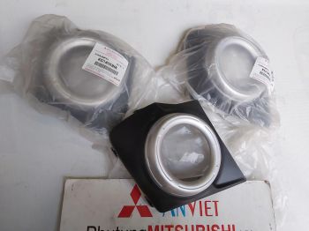 Ốp đèn gầm xe Mitsubishi Triton