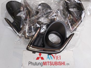 Ốp đèn sương mù xe Mitsubishi Attrage