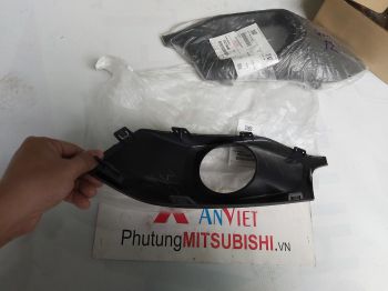 Ốp đèn gầm xe Mitsubishi Pajero Sport 2018