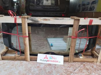 Kính cốp xe mitsubishi Xpander
