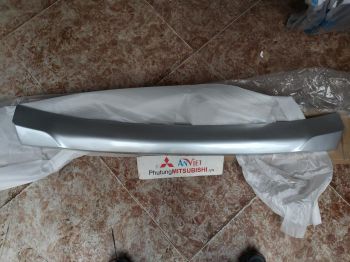 Ốp ba đờ sốc trước xe mitsubishi Outlander