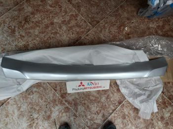 Ốp cản sau xe mitsubishi Outlander