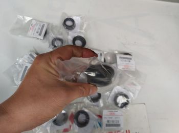 Phớt bu gi xe Mitsubishi Grandis