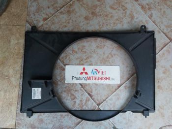 Lồng quạt két nước xe Mitsubishi Zinger