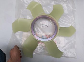 Cánh quạt két nước xe Mitsubishi Triton