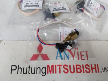 Cảm biến báo lùi xe Mitsubishi Zinger