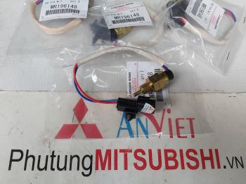 Công tắc báo lùi Mitsubishi Pajero