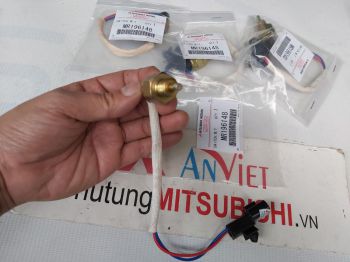 Công tắc báo lùi xe mitsubishi Zinger