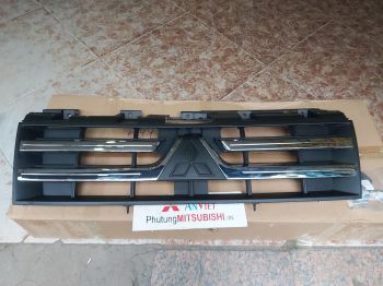 Mặt ca lăng xe Mitsubishi Pajero ngân hàng